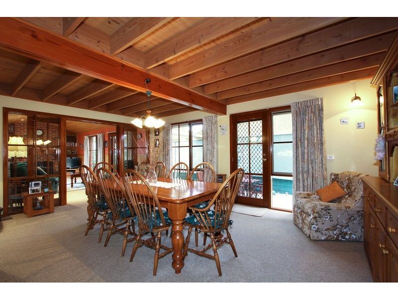 17 Stringybark Boulevard  North, Mount Evelyn VIC 3796