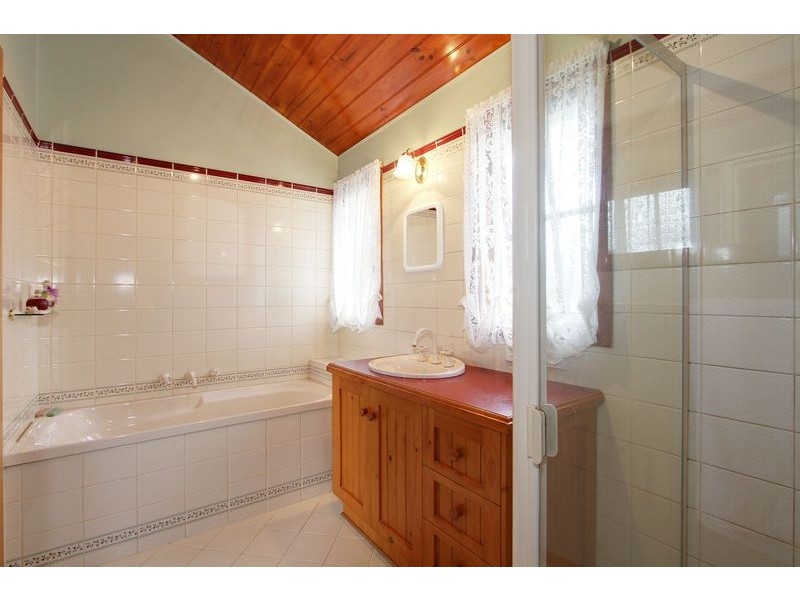 17 Stringybark Boulevard  North, Mount Evelyn VIC 3796