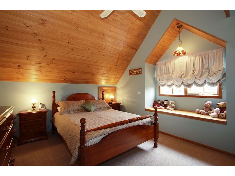 17 Stringybark Boulevard  North, Mount Evelyn VIC 3796