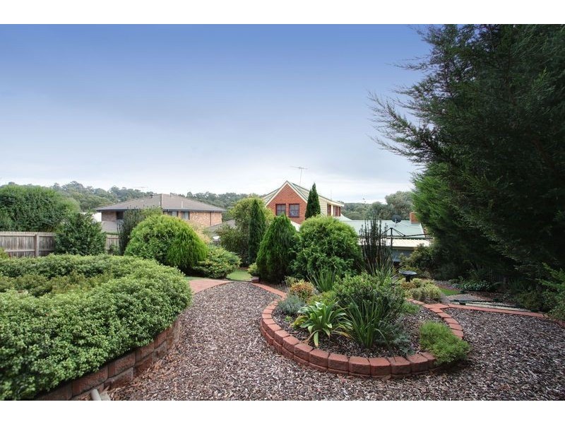 17 Stringybark Boulevard  North, Mount Evelyn VIC 3796