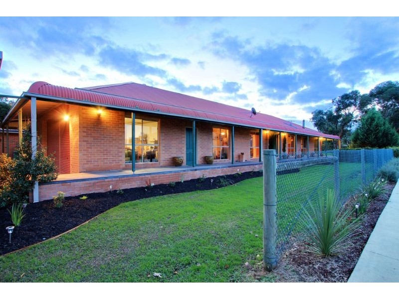 35 Frances Av, Yarra Glen VIC 3775