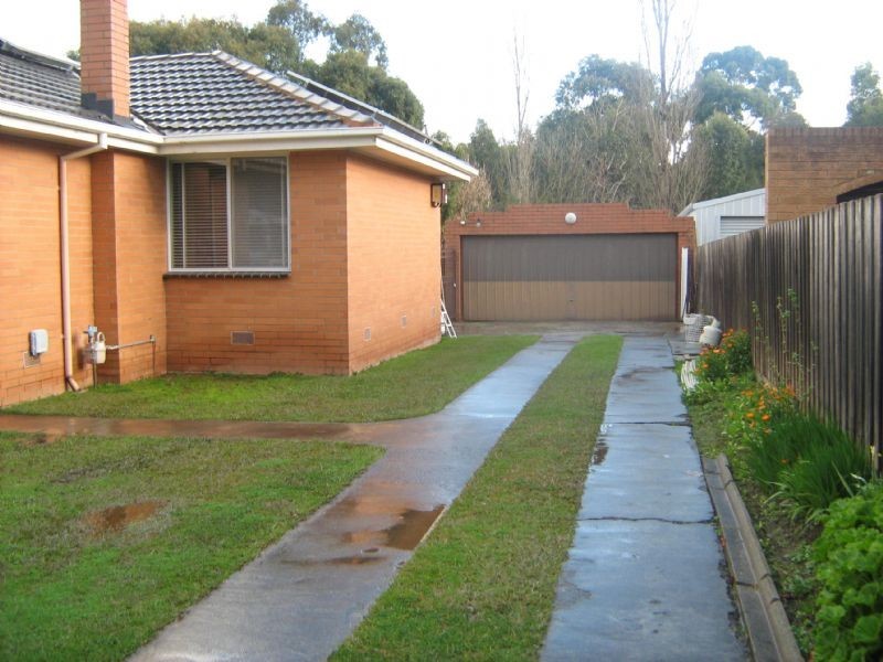 111 Esther Crescent, Mooroolbark VIC 3138