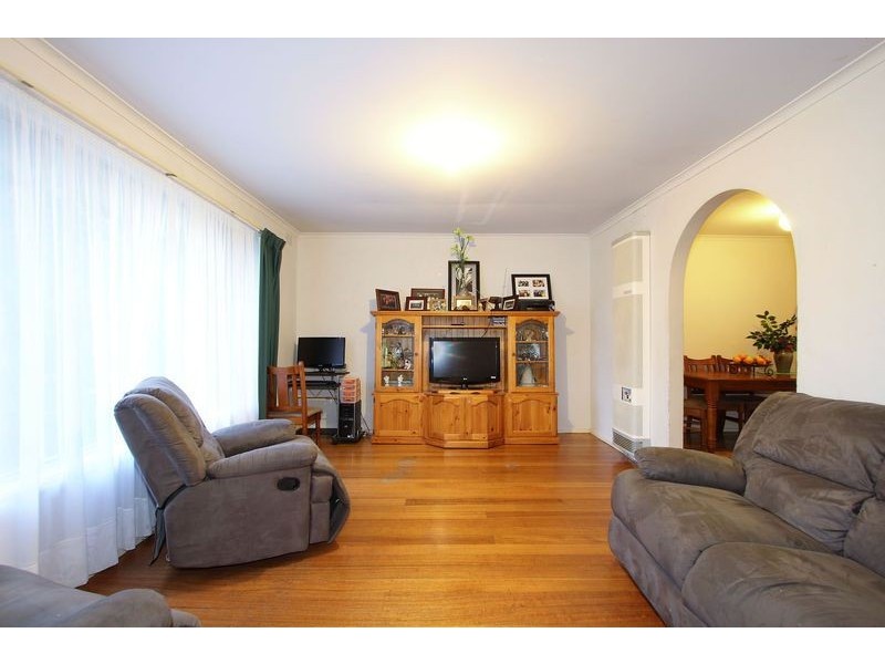 17 Lansell Road, Mooroolbark VIC 3138