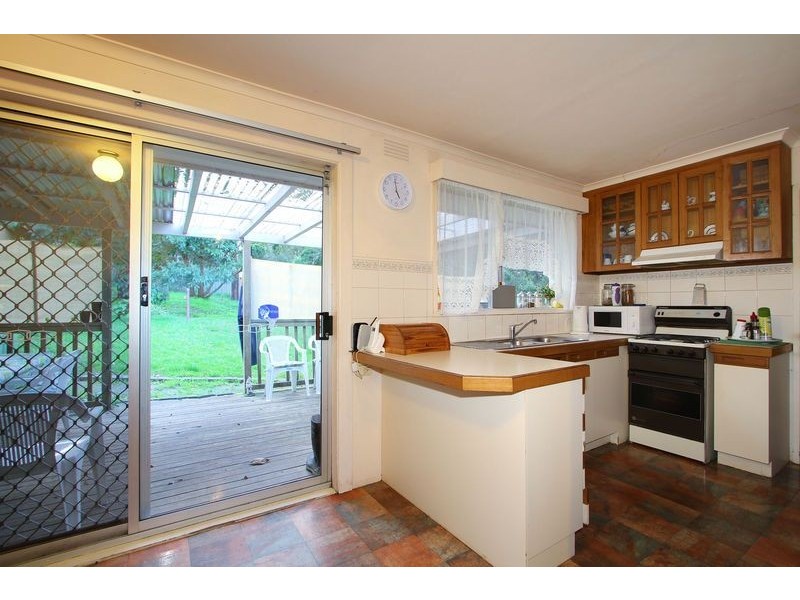 17 Lansell Road, Mooroolbark VIC 3138