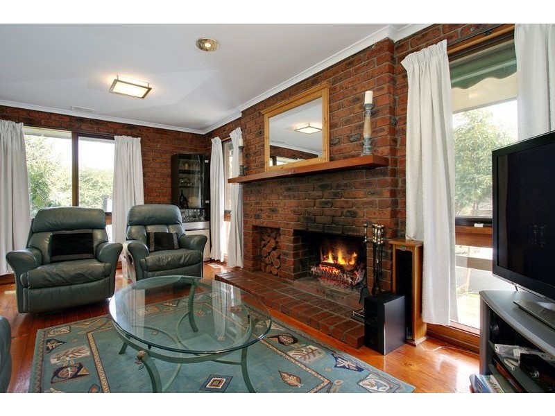 45 Churchill Drive, Mooroolbark VIC 3138