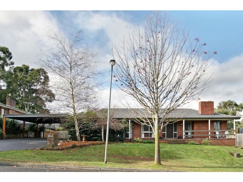 45 Churchill Drive, Mooroolbark VIC 3138