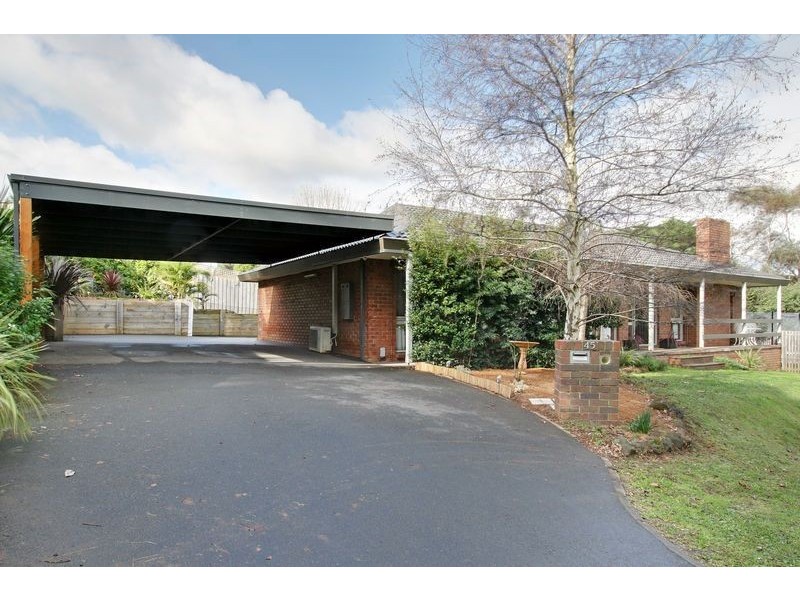 45 Churchill Drive, Mooroolbark VIC 3138