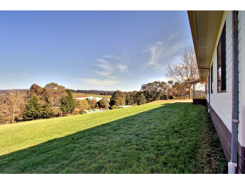 30 Charteris Road, Wandin East VIC 3139