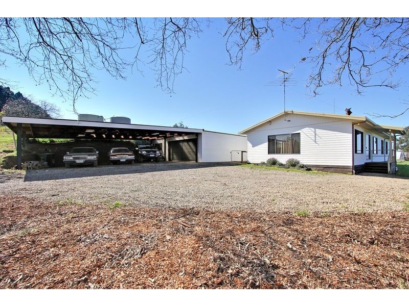 30 Charteris Road, Wandin East VIC 3139