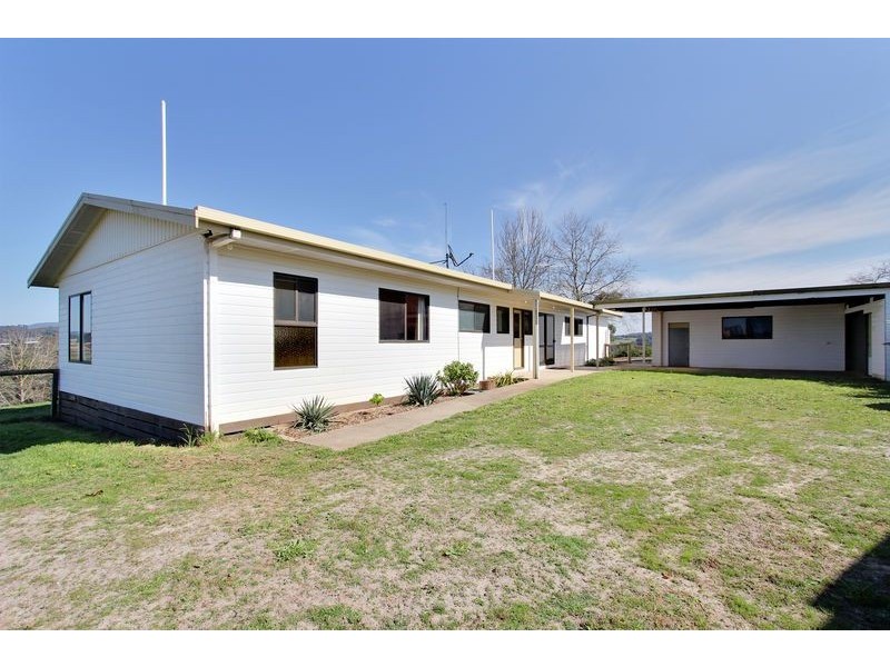 30 Charteris Road, Wandin East VIC 3139