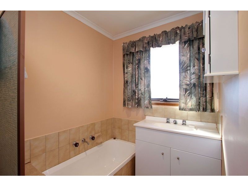 18 Dobell Place, Mooroolbark VIC 3138