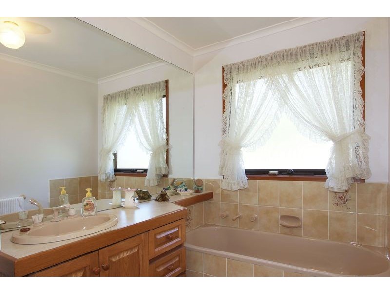 4 Terra Rossa Court, Mooroolbark VIC 3138