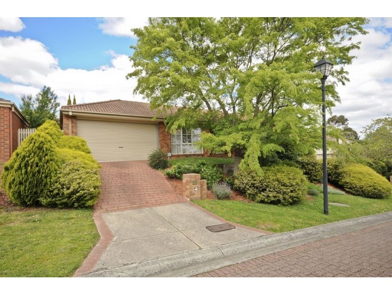 8 Commerford Place, Chirnside Park VIC 3116