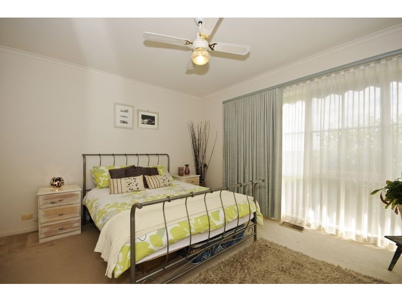 8 Commerford Place, Chirnside Park VIC 3116