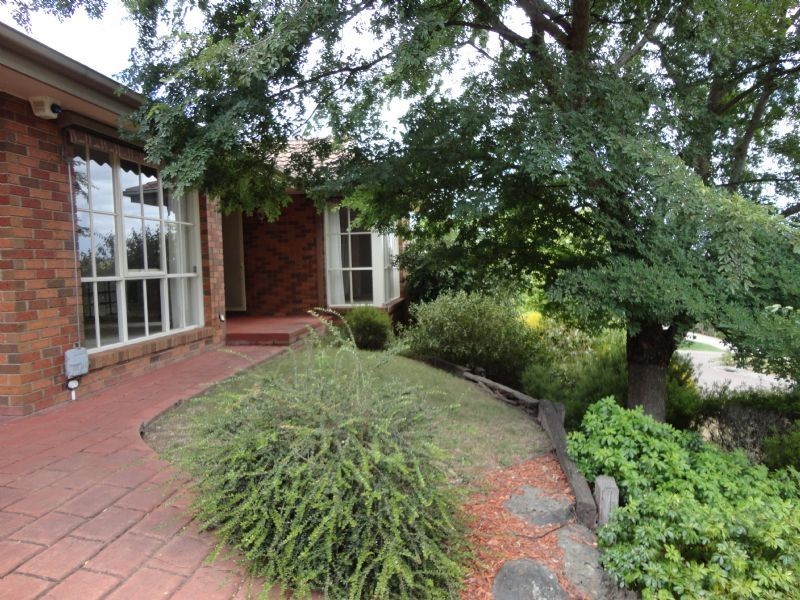 8 Commerford Place, Chirnside Park VIC 3116