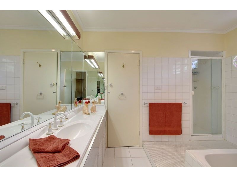 37 Cobden Cres, Lilydale VIC 3140