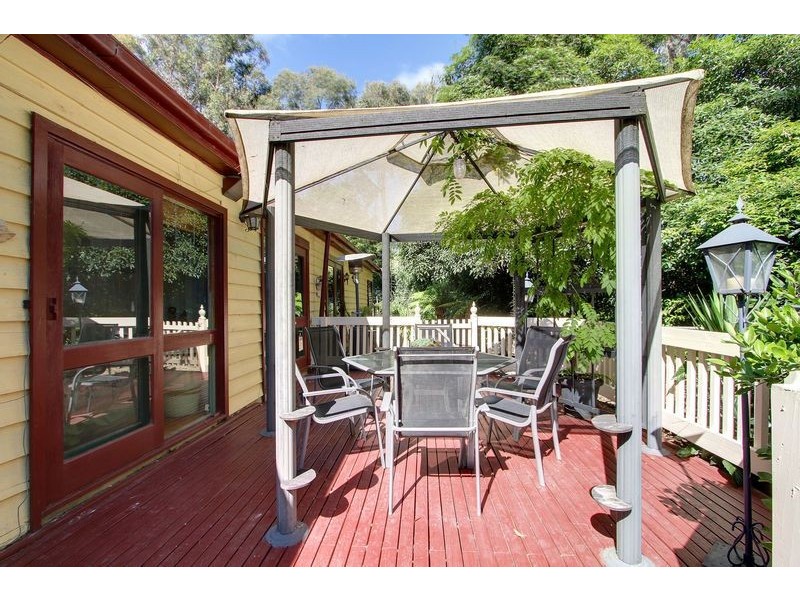 2 Wanda Avenue, Wandin North VIC 3139