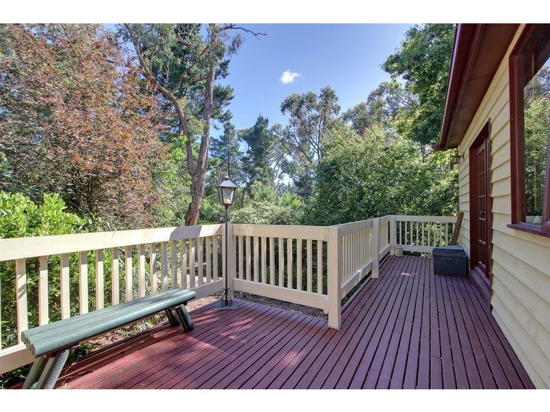 2 Wanda Avenue, Wandin North VIC 3139
