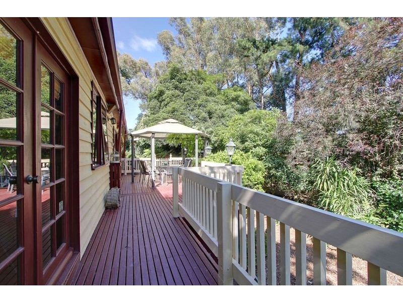 2 Wanda Avenue, Wandin North VIC 3139