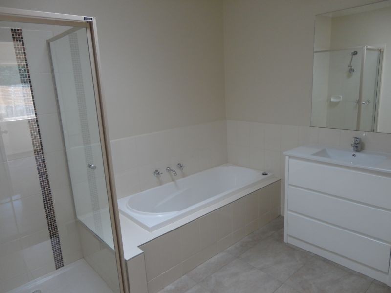 2/43 Greenslopes Drive, Mooroolbark VIC 3138