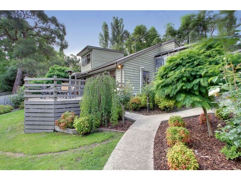 10 Centre Avenue, Mount Evelyn VIC 3796