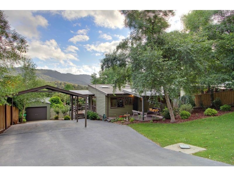 10 Centre Avenue, Mount Evelyn VIC 3796