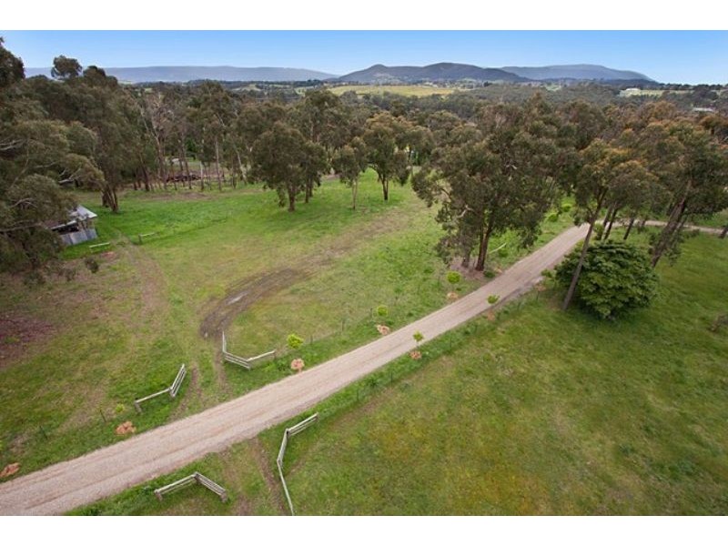 15 Rodger Road, Wandin North VIC 3139