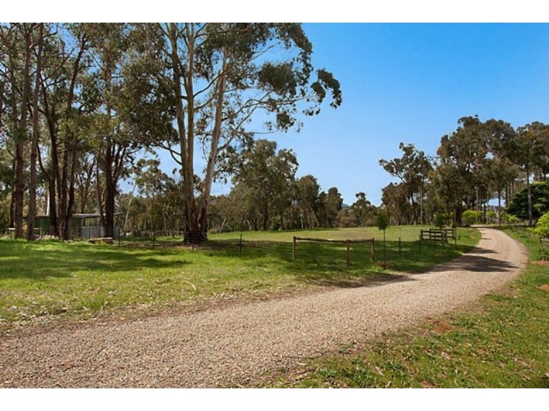 15 Rodger Road, Wandin North VIC 3139