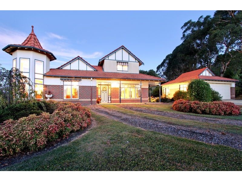 35 Beenak Road, Wandin North VIC 3139