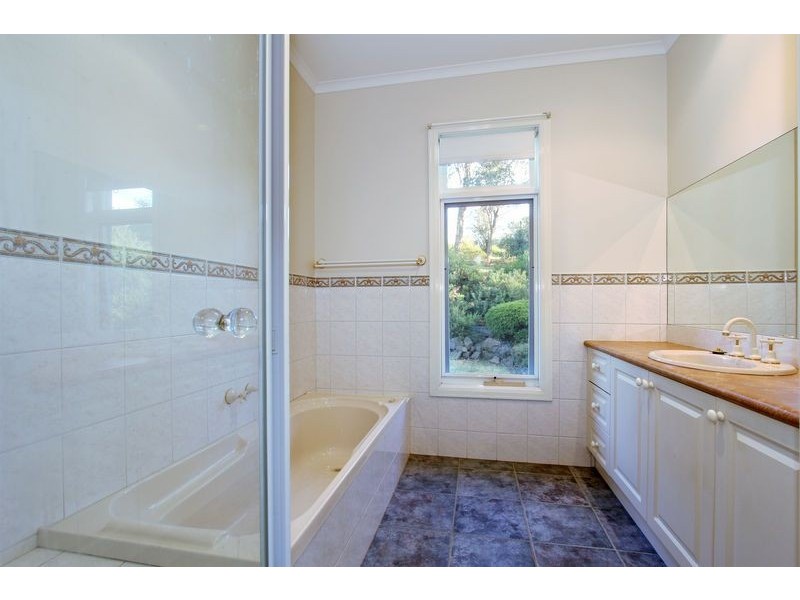 35 Beenak Road, Wandin North VIC 3139