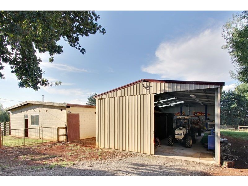 35 Beenak Road, Wandin North VIC 3139