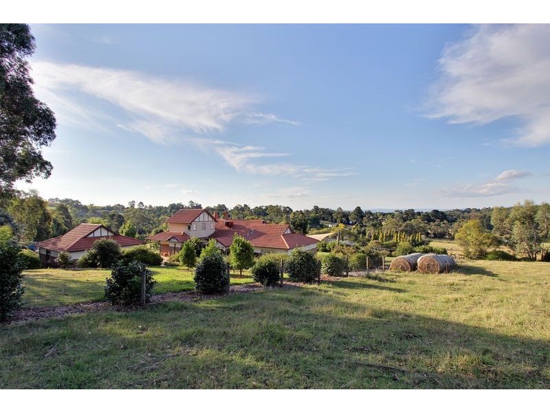35 Beenak Road, Wandin North VIC 3139