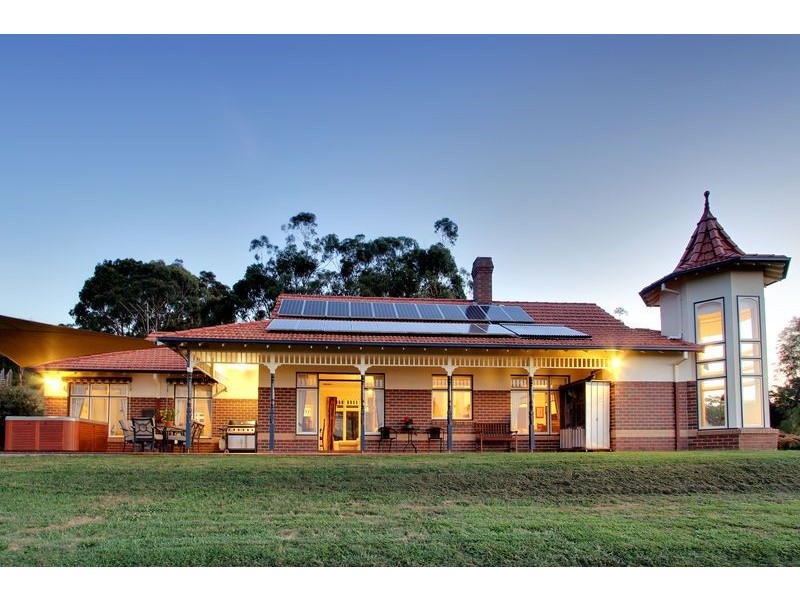 35 Beenak Road, Wandin North VIC 3139