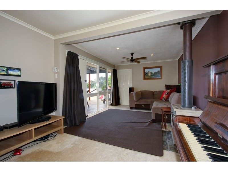 75 Pembroke Rd, Mooroolbark VIC 3138