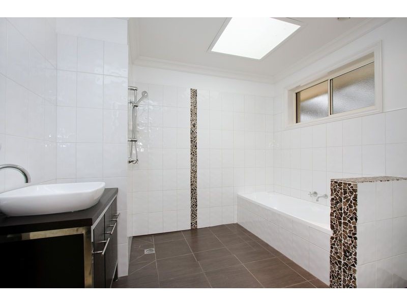 75 Pembroke Rd, Mooroolbark VIC 3138