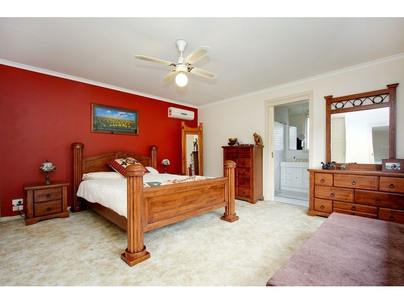 75 Pembroke Rd, Mooroolbark VIC 3138