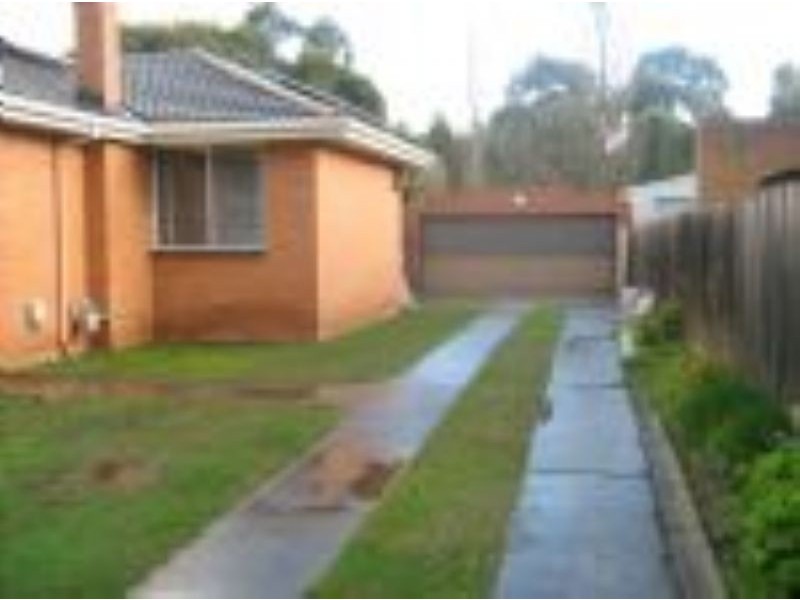 111 Esther Crescent, Mooroolbark VIC 3138