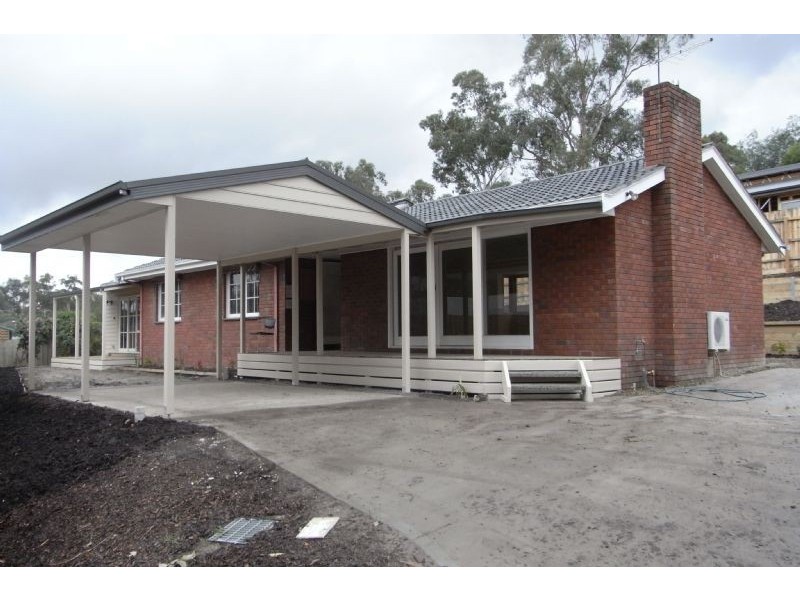 2/20 Old Warburton Road, Seville VIC 3139