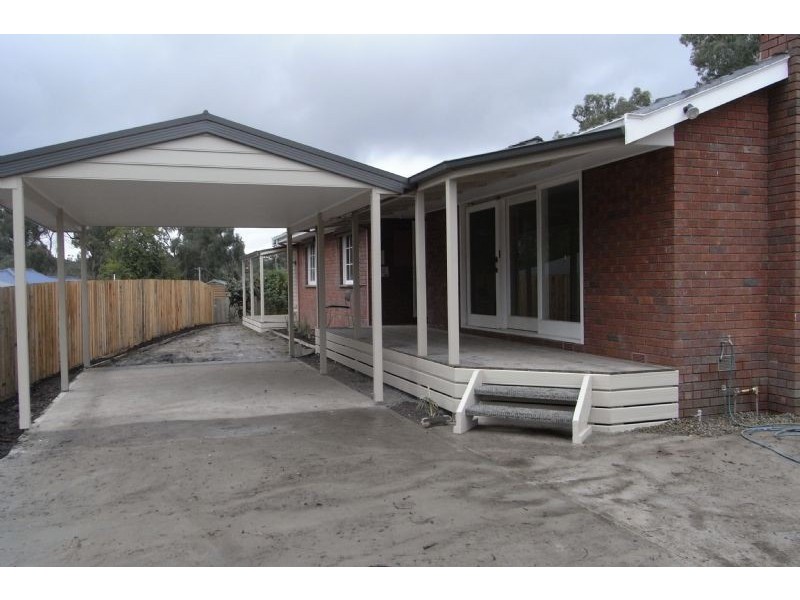 2/20 Old Warburton Road, Seville VIC 3139