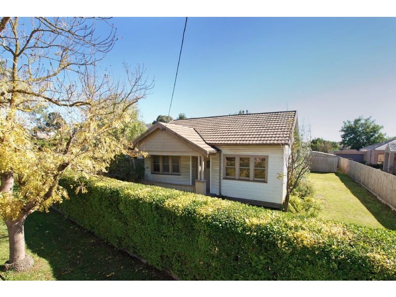 8 Deschamps Street, Lilydale VIC 3140