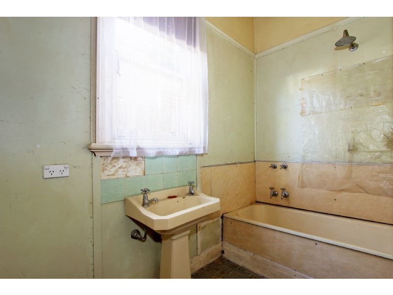 8 Deschamps Street, Lilydale VIC 3140