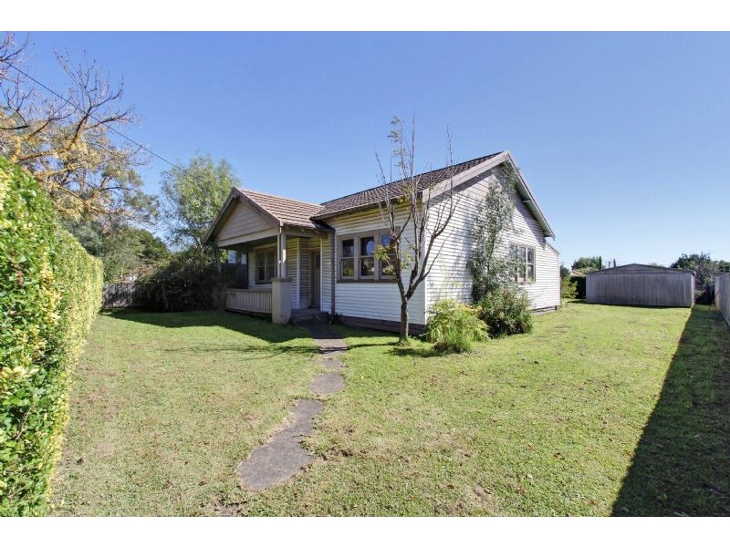 8 Deschamps Street, Lilydale VIC 3140