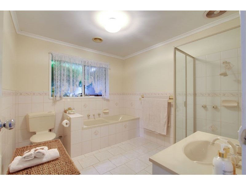 10 Toolebewong Road, Healesville VIC 3777