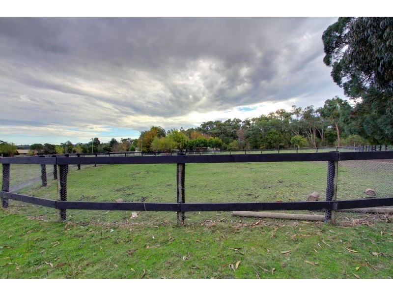 10 Toolebewong Road, Healesville VIC 3777