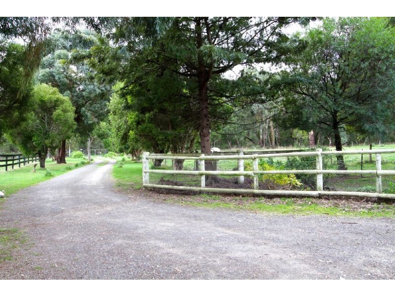 10 Toolebewong Road, Healesville VIC 3777