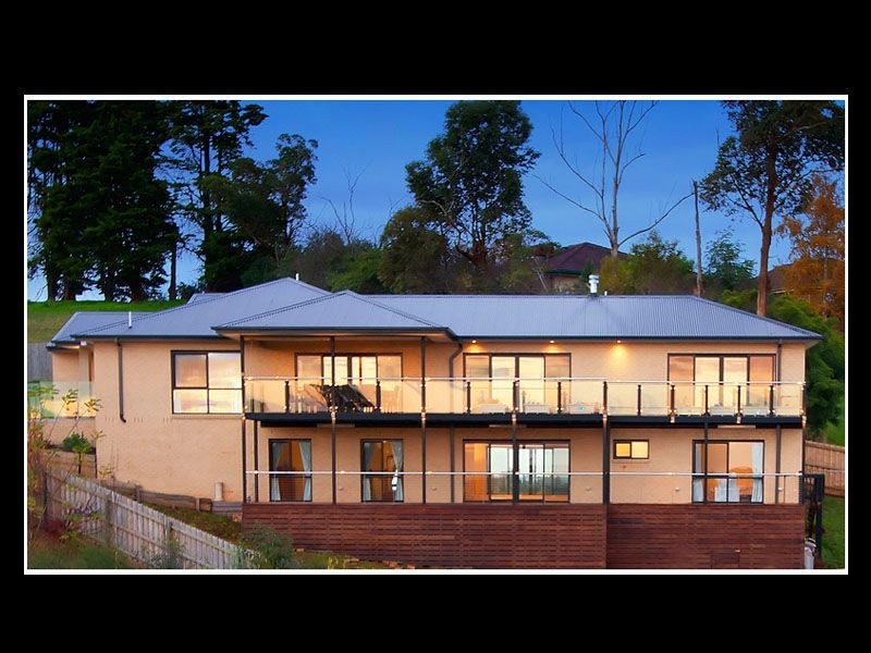 16 Huntly Avenue, Mooroolbark VIC 3138
