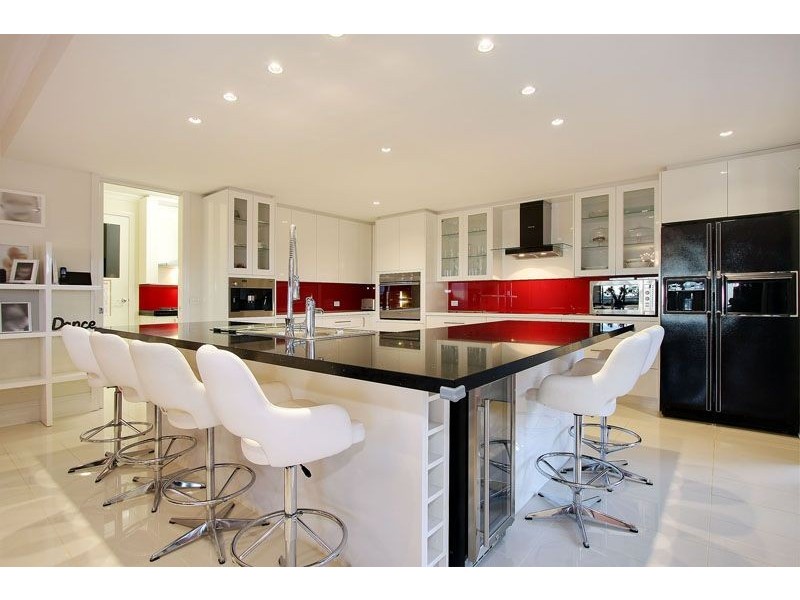 16 Huntly Avenue, Mooroolbark VIC 3138