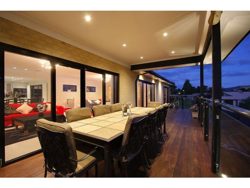16 Huntly Avenue, Mooroolbark VIC 3138