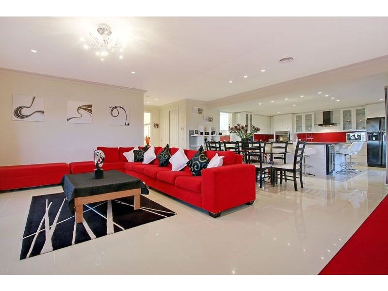 16 Huntly Avenue, Mooroolbark VIC 3138