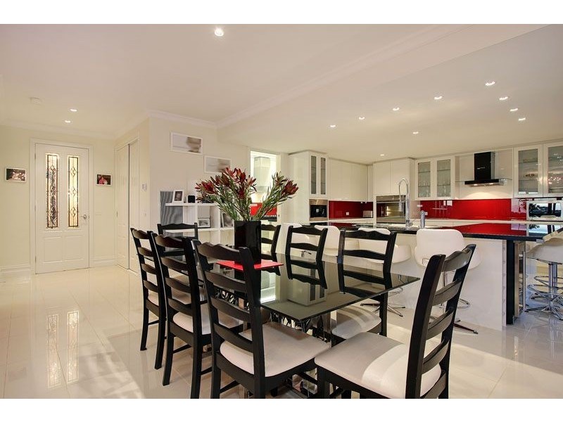 16 Huntly Avenue, Mooroolbark VIC 3138
